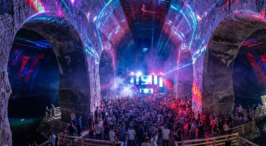 Nebunie la 120 de Metri Adâncime: Salina Turda s-a Cutremurat pe Ritmuri Techno!
