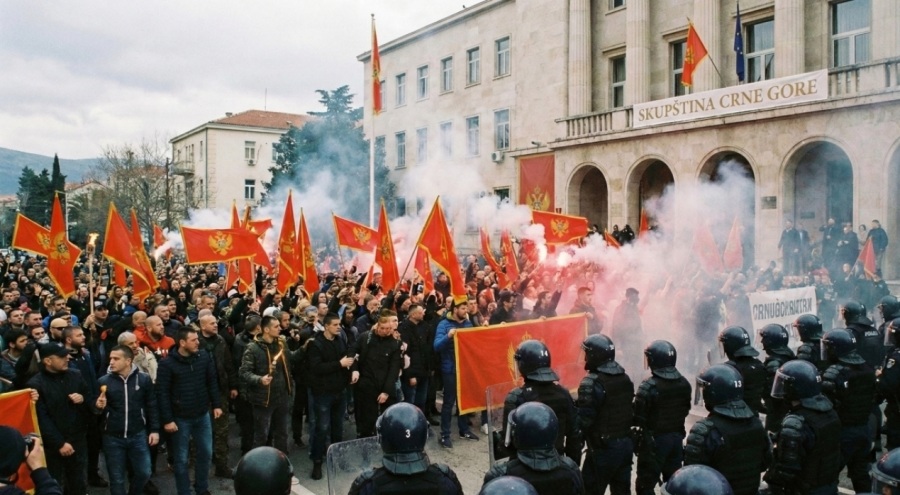 Karadağ'da İpler Koptu: "Sırpça" Krizi Meclisi Savaş Alanına Çevirdi! "Anayasayı Değiştirin Yoksa..."