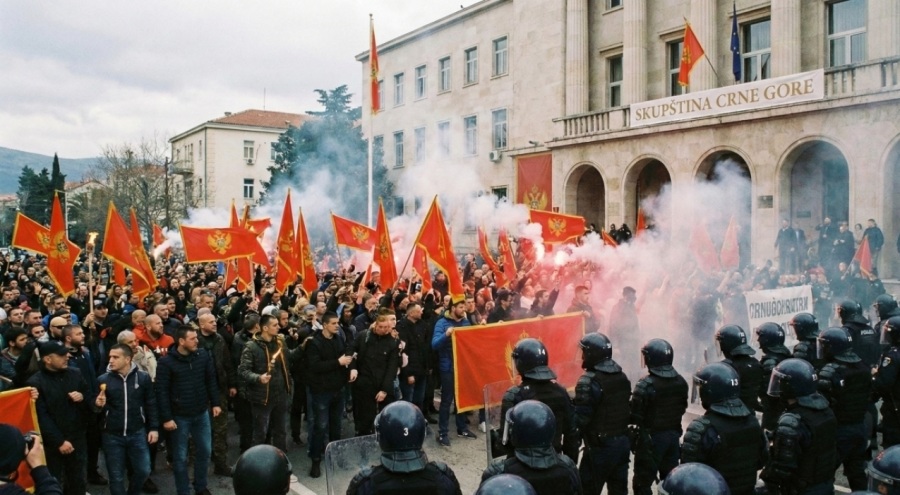 Politički Zemljotres u Crnoj Gori: Pitanje Srpskog Jezika Blokiralo Skupštinu! "Mijenjajte Ustav ili..."